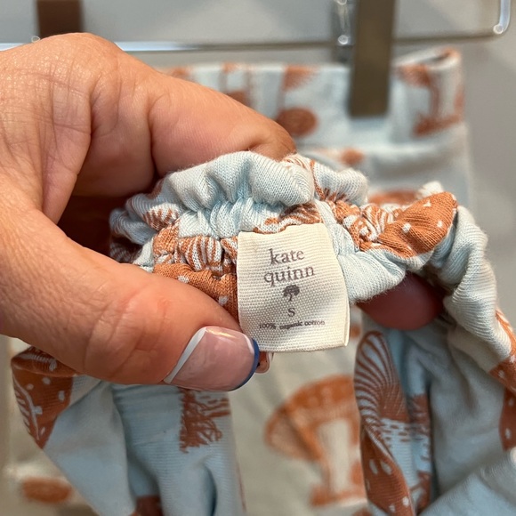 NWT Kate Quinn 3-6mo ruffled baby blue mushroom bottoms with matching headband - Picture 5 of 7